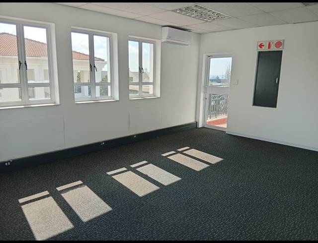1,224M² BUILDING TO LET IN BRYANSTON